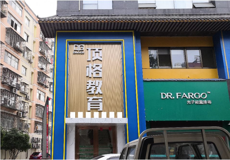 腾冲门头设计要符合门店特色。